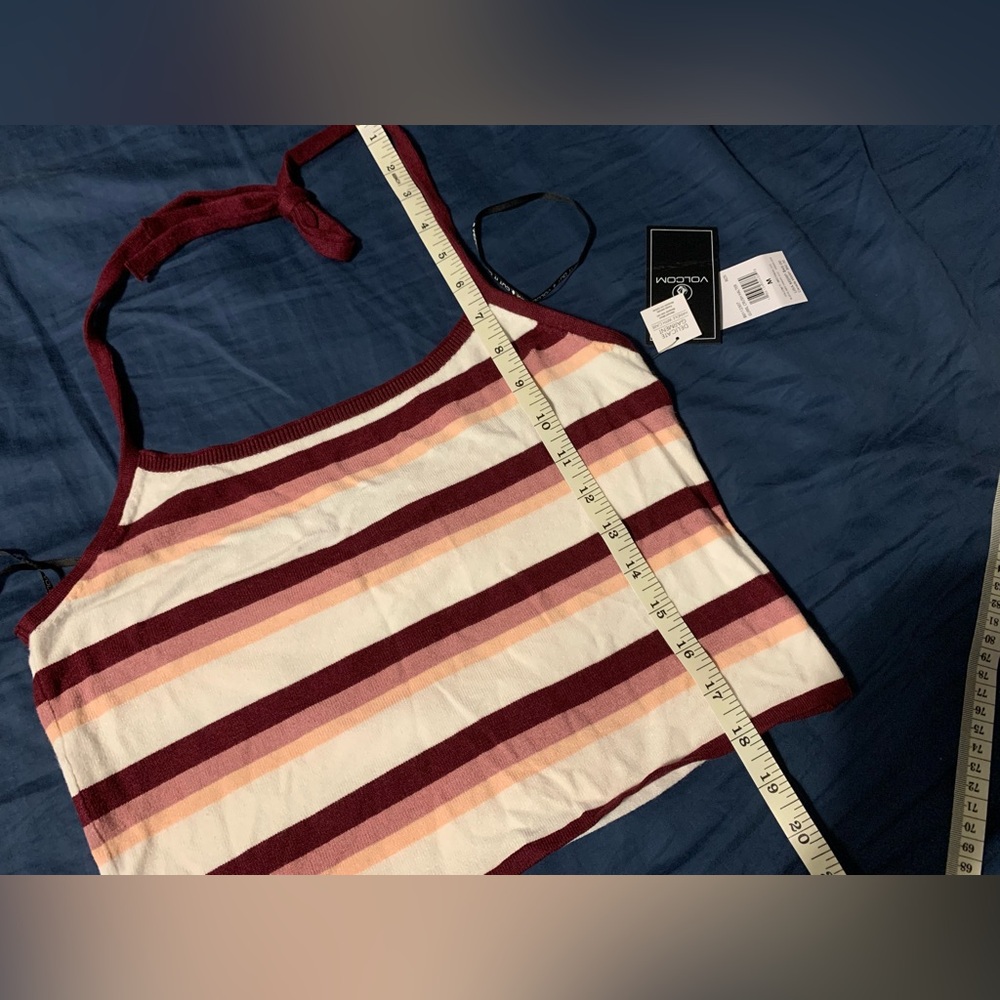 🩷Volcom Halter Top🩷 - Picture 4 of 7
